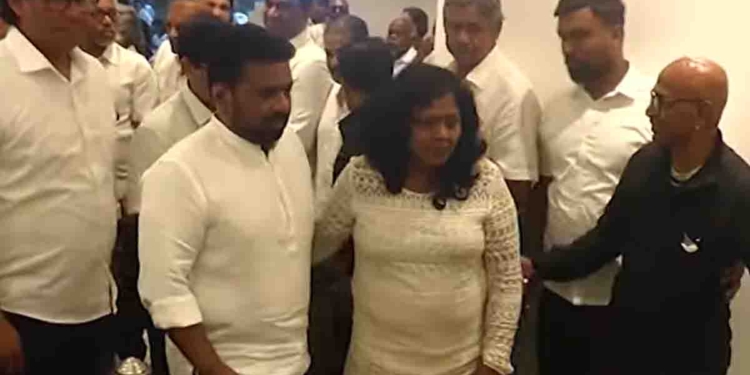 ජනපති අනුරත් හෙළයේ ගීත කෝකිලාවට අවසන් ගෞරව දක්වන්න ජයරත්න මල් ශාලාවට එයි! VIDEO I Sri Lanka Latest News