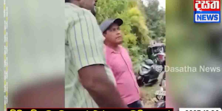 ගංවතුරෙන් අනාථ වෙලා ඉන්න මිනිස්සුන්ට බෙදන්න අතින් තෙල් ගහගෙන කෑම පාර්සල් 4000ක් අරන් ආපු කොල්ලො සෙට් එකකට අතුරුගිරියේදී සද්දෙ දාපු මේ චණ්ඩි සෙට් එක කව්ද? කොල්ලන්ට වැඩේ එපා කරවපු මේ අයට එරෙහිව නීතිය ක්‍රියාත්මක වෙන්නේ නැද්ද? VIDEO I Sri Lanka Latest News