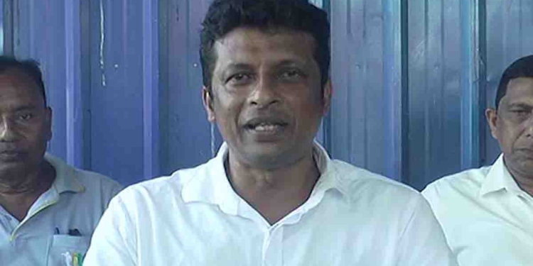 ජනතාවට සහන සැලසීමේදී වෙන ආණ්ඩුවලට වඩා මේ ආණ්ඩුවේ දේශපාලඥයන්ගෙන් අපිට දේශපාලන බලපෑම් එල්ල වෙලා! අපිට ස්වාධීනව වැඩ කරන්න බාධා මතුවෙලා! ග්රාම නිලධාරීන් වැඩ වර්ජනයකට ලෑස්ති වෙයි! VIDEO I Sri Lanka Latest News