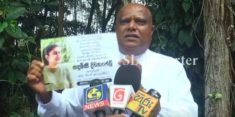 බාල බෙහෙත් හින්දා මියගියා කියලා කියන සඳුමිණි වෙනුවෙන් ජගත් විතාන පෙරට එයි! මේ මරණයට ආණ්ඩුව වගකිව යුතුයි! මේ පවුලම මාලිමාවට වැඩ කරපු මිනිස්සු! ආණ්ඩුවේ කවුරුවත් මළගෙදර පැත්ත පළාතෙ ඇවිත් නෑ! මේවා මිනීමැරුම්! දෙමව්පියන්ගේ ප්‍රකාශ මම සභාගත කරනවා! VIDEO I Sri Lanka Latest News
