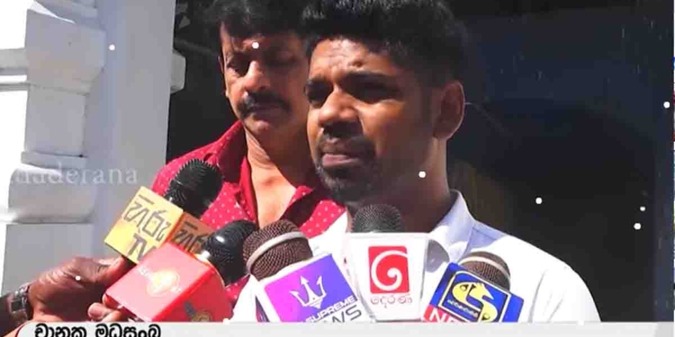 මීටපස්සේවත් මෙහෙම දේවල් සිද්ධ වෙන්න දෙන්න එපා! ඔන්ඩැන්සෙට්‍රොන් එන්නත දීමෙන් පසු මියගිය බවට සැක බිරියගේ සැමියා CIDයට එයි! එන්නත ගැන සාධාරණ පරීක්ෂණයක් ඉල්ලයි! VIDEO I Sri Lanka Latest News
