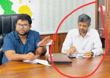 දිසාපතිට ඒ පුටුව හැර වෙනත් පුටු තිබේද? Sri Lanka Latest News