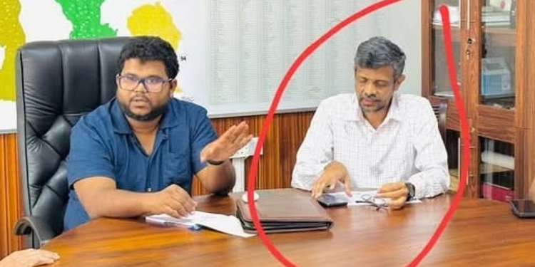 දිසාපතිට ඒ පුටුව හැර වෙනත් පුටු තිබේද? Sri Lanka Latest News