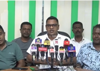 සජබ බලය තියෙන ගම්පොළට ගංවතුරින් ලොකු විනාශයක් වුණා! ටොන් 10000ක් කුණු එකතු වුණා! කට්ටිය මඩ ගහන්න ගත්තා සජබෙට කුණු අයින්කරගන්නවත් බෑ කියලා! ඔන්න සජබ නගරාධිපතිතුමායි මන්ත්‍රීවරුයි වැඩේ ගොඩ දැම්මා! දැන් නගරෙ කුණු බිංදුවක්වත් නෑ! ආණ්ඩුවත් සපෝට් එක දීලා! VIDEO I Sri Lanka Latest News