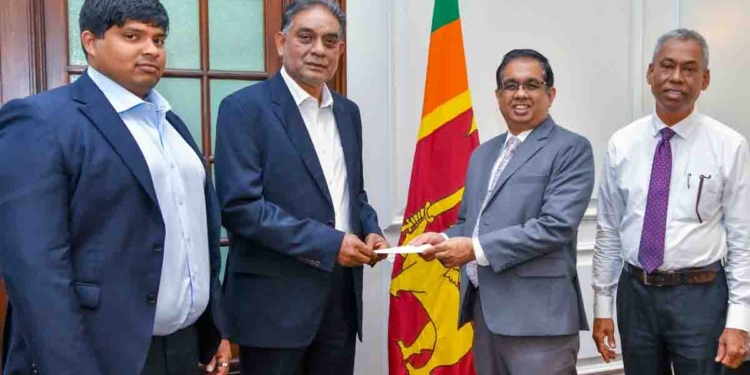 කෝටිපති ව්‍යාපාරික රවී විජේරත්නට අයත් සමාගම් දෙකකින් Rebuildin Sri Lanka අරමුදලට මිලියන 50ක ආධාරයක්! VIDEO & PHOTOS I Sri Lanka Latest News