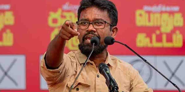 මාලිමා මන්ත්‍රීගේ මාමාගේ ඉඩමක කරගෙන ගිය ගංජා වගාවක් වැටලූ පොලිස් නිලධාරියාට ප්‍රහාරයක්! තෝ මරනවා කියමින් මන්ත්‍රීවරයායි තවත් පිරිසකුයි මට පහර දුන්නා! පොලිස් නිලධාරියා ඇඹිලිපිටිය රෝහලට ඇතුළත් වෙයි! මන්ත්‍රී ශාන්ත පද්මකුමාරත් පොලිස් නිලධාරියාට එරෙහිව පොලිසියට පැමිණිල්ලක් කරයි! I Sri Lanka Latest News