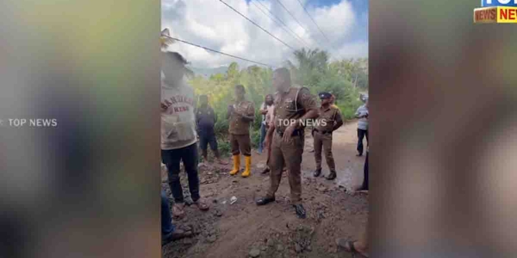 තාම කවුරුවත් පාර ගැන අහන්නවත් බලන්නවත් ඇවිල්ලා නෑ! නායගිය යටවත්ත පාර දවස් 20ක් තිස්සේ හදපු නැති නිසා බැරිම තැන ගම්මු එකතුවෙලා පාර හදන්න ගනී! හැබැයි පොලිසිය වැඩේ නවත්වයි! VIDEO I Sri Lanka Latest News