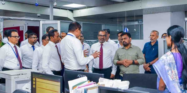 උදේ රේගු නිලධාරීන් හමුවූ අනුර දවල් දේශීය ආදායම් දෙපාර්තමේන්තු නිලධාරීන් හමුවෙයි! අපේක්ෂිත ආදායමට වඩා බිලියන 33ක් සොයා දුන්නාට ස්තූති කරයි! අවුරුදු 93ක දේශීය ආදායම් දෙපාර්තමේන්තු ඉතිහාසයේ රැස් කළ වැඩිම ආදායම! PHOTOS I Sri Lanka Latest News