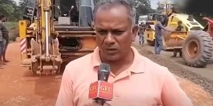 දඹුල්ල – මහියංගනය පාර කඩාගෙන ගියා! අදහාගන්නත් බෑ අපේ මිනිස්සු දැන් පාර හදලා ඉවරයි! මාර මිනිස්සු නේද මේ…! VIDEO I Sri Lanka Latest News