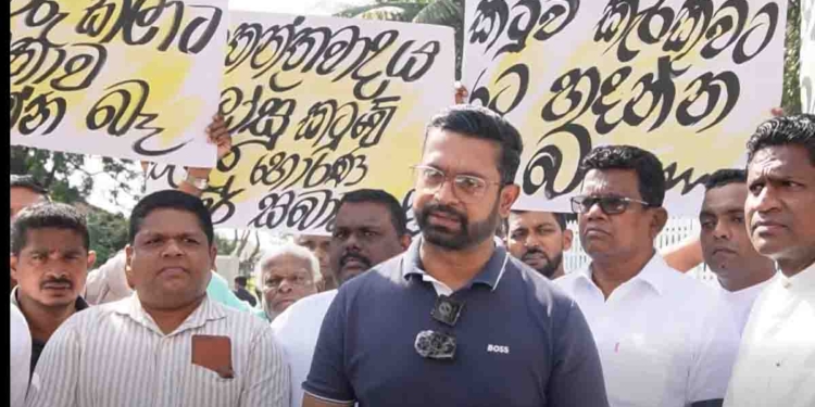 ඡන්ද හොරට ගණන් කර අයවැය සම්මත කරගත්තා කියා ගාලු නාගරික මන්ත්‍රීවරු එළියට බහිද්දී වෙලාව වෙනස් කර අයවැය සම්මත කරගත්තා කියා හොරණ මන්ත්‍රීවරුත් එළියට බහී! VIDEO I Sri Lanka Latest News