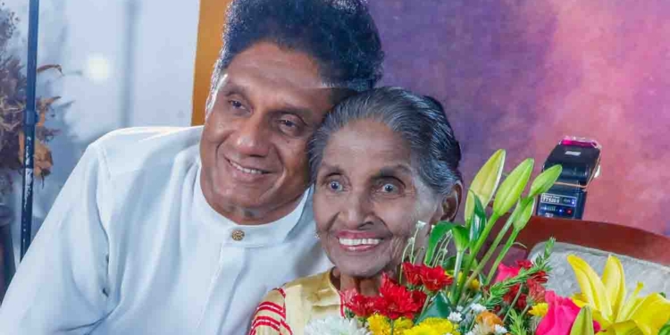 හෙළයේ මහා ගීත කෝකිලාවිය කිසිදා අමතක නොකරපු එකම නායකයා! ඇයගේ අවසන් උපන්දිනය දවසෙත් නිවසට ගිහින් ඇයව සතුටු කරපු විශේෂ මොහොත! VIDEO & PHOTOS I Sri Lanka Latest News