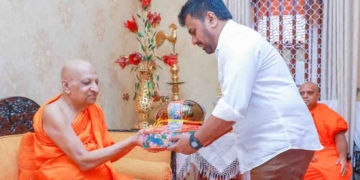 අනුර මහනුවර! මුලින්ම මල්වතු නාහිමි බැහැදකී! PHOTOS I Sri Lanka Latest News