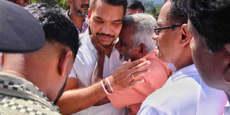 නාමල්ටත් දැන් මහින්දට වගේමයි! මේ ගැටඹේ පන්සලේදී…! I Sri Lanka Latest News