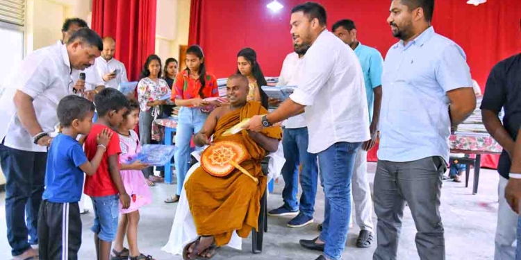 නාමල් හම්බන්තොටින් ‘ආදරය’ බෙදන්න පටන් ගනී! PHOTOS I Sri Lanka Latest News