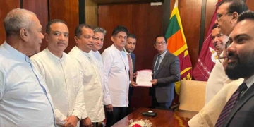 විපක්ෂනායක සජිත් එක්ක විපක්ෂයේ මන්ත්‍රීවරු කණ්ඩායමක් ගිහින් කතානායක හමුවෙයි! විනාශය වළක්වාගන්න පෙර සූදානමක් නොතිබීම ගැන හොයන්න විශේෂ තේරීම් කාරක සභාවක් ඉල්ලයි! Sri Lanka Latest News