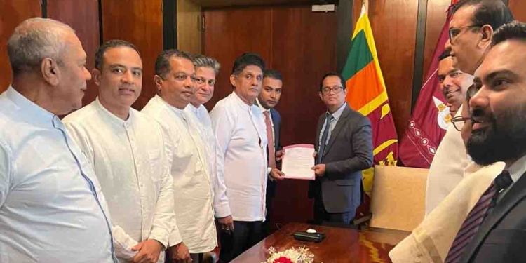 විපක්ෂනායක සජිත් එක්ක විපක්ෂයේ මන්ත්‍රීවරු කණ්ඩායමක් ගිහින් කතානායක හමුවෙයි! විනාශය වළක්වාගන්න පෙර සූදානමක් නොතිබීම ගැන හොයන්න විශේෂ තේරීම් කාරක සභාවක් ඉල්ලයි! Sri Lanka Latest News