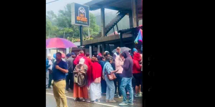 මෙහෙම හිත හොඳ බිස්නස් කරන මිනිස්සුත් මේ රටේ ඉන්නවා! VIDEO I Sri Lanka Latest News