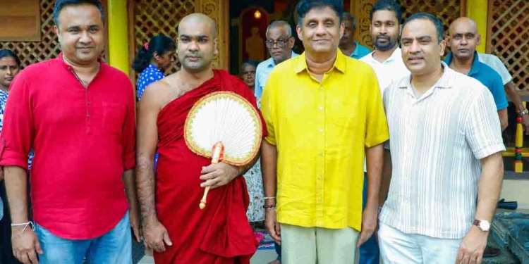 පෝය දවසේ ධර්ම දේශනා වැඩසටහනට සහභාගී වීමෙන් පස්සේ විපක්ෂනායක සජිත් කෙළින්ම වරුණ රාජපක්ෂ දොම්පේ සංවිධාන කළ සෞඛ්‍ය කඳවුරට එක්වෙයි! ලක්ෂ ගණන් අවතැන් වෙලා ඉද්දී ආණ්ඩුව කාලගුණේ ප්‍රධානීන්ට ඇඟිල්ල දිගුකිරීම ලැජ්ජාවට කාරණාවක්! VIDEO & PHOTOS I Sri Lanka Latest News