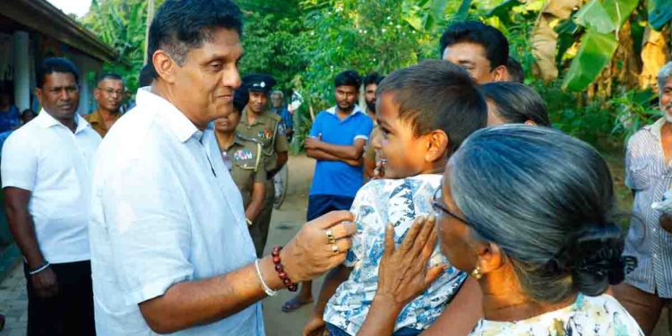 ආපදාව බලන්න ගිය සජිත්ට මාරම වැඩක් වෙයි! පුංචි කාලෙ ඉඳලා සජිත් මාමාව හොයන පොඩි දරුවෙක් හමුවෙයි! VIDEO I Sri Lanka Latest News