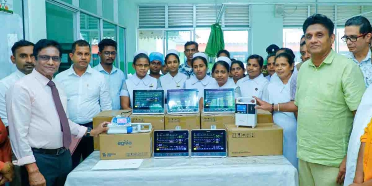 අනුර පාර්ලිමේන්තුවට ඇවිත් දානපතියන්ට විනාශ වෙච්ච පාසල්-රෝහල් හදන්න පොඩි පොඩි පැකේජ් යෝජනා කරද්දී විපක්ෂනායක සජිත් වැඩේට බැහැලා පටන් අරගෙනත් ඉවරයි! අරණායක ප්‍රාදේශීය රෝහලටත් ලක්ෂ 29ක උපකරණ දුන්නා! එදා විවේචනය කළ මගේ සංකල්ප අද රජය ජාතික ප්‍රතිපත්තියක් ලෙස පාර්ලිමේන්තුවේදීම එළිදැක්වීම සතුටට කරුණක්! VIDEO & PHOTOS I Sri Lanka Latest News