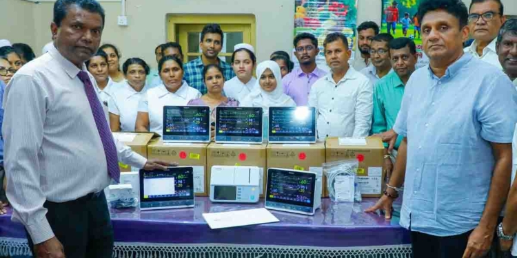 රටට සිදුවූ මහා විපතෙන් පසු විපක්ෂනායක සජිත් සුබසාධන වැඩවලටම මුල්තැන දෙයි! හෙම්මාතගම ප්‍රාදේශීය රෝහලට ලක්ෂ 28ක් වටිනා සෞඛ්‍ය උපකරණ පරිත්‍යාග කරයි! මම කියන හින්දා නෙමෙයි.. අඩුම තරමේ ලෝක ආර්ථික විශේෂඥයන් කියන හින්දා දැන්වත් රට වෙනුවෙන් ලිහිල් IMF ගිවිසුමකට යන්න! ආණ්ඩුවෙනුත් ඉල්ලයි! VIDEO & PHOTOS I Sri Lanka Latest News
