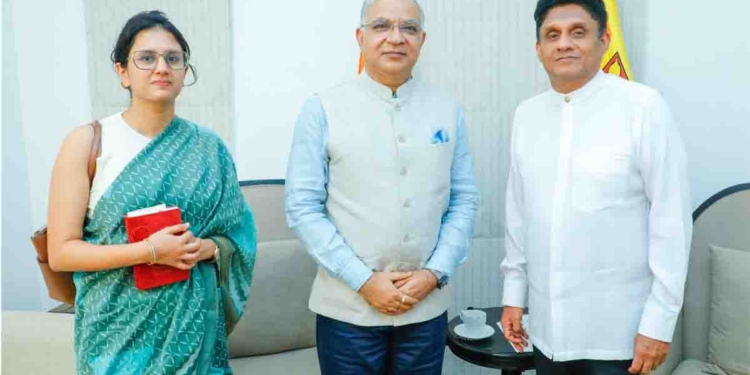 විපක්ෂනායක සජිත් 6 වැනි රාජ්‍යතාන්ත්‍රිකයාත් හමුවෙයි! ඉන්දීය මහකොමසාරිස් සන්තෝෂා ජා එක්ක ලංකාව ගොඩගන්න වැඩපිළිවෙළ ගැන සාකච්ඡා කරයි! කරපු උදව්වලට ලාංකිකයන් වෙනුවෙන් ස්තූතියත් පිරිනමයි! VIDEO & PHOTOS I Sri Lanka Latest News