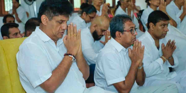 මෙවර විපක්ෂනායක කාර්යාලයේ අනුග්‍රහයෙන් සිදුකරන පෝ දා දම් දෙසුම ගංගොඩවිල විජයාරාමයේදී! සජිත් හර්ෂත් එක්ක ගිහින් ආපදාවෙන් දිවි අහිමිවූවන් සිහිකර මතක වස්ත්‍ර පූජා කරයි! VIDEO & PHOTOS I Sri Lanka Latest News