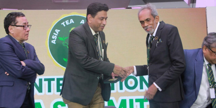 “දේශගුණික විපර්යාසයන්ට මුහුණදිය හැකි කාබන් රහිත පුනර්ජනනීය කෘෂිකර්මාන්තයක්” තේමාවෙන්ආසියානු “තේ” සන්ධානය උත්කර්ෂවත්ව මුළුදෙයි! පාර්ෂව සාමාජිකයින් සන්ධානගතවී ගැටලු විසදීමට එකඟ වෙති ! Sri Lanka Latest News