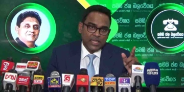 එදා පාසල්වලට බස් දෙද්දි බස් මෑන් කියලා හිනාවුණා! දැරියන්ට නොමිලේ පෑඩ් දෙනවා කියද්දි පෑඩ් මෑන් කිව්වා! පාසල්වලට ස්මාර්ට් බෝඩ් දෙද්දි හිනාවුණා! මුලින්ම IMF එකට යන්න කියද්දි හිනාවුණා! ආධාර සමුළුවක් තියන්න කියද්දි හිනාවුණා! විපක්ෂනායක සජිත්ට එදා හිනාවුණු ඒ අයට අද ආණ්ඩුවට ඇවිත් ඒ දේවල්ම කරන්න සිද්ධ වෙලා! පවු ආණ්ඩුවේ අය..! VIDEO I Sri Lanka Latest News