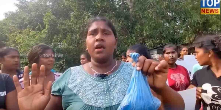 මිහින්තලේ පොලිසියට ලොකු චෝදනාවක්! කසිප්පුකාරයන්ගෙන් පගා අරන් අල්ලන්නේ නෑ! ජරාව කනවා! අපි පොලිසියට කෝල් කළාම පොලිසියෙන් කසිප්පුකාරයන්ට කෝල් එක එනවා! ඇයි නීතිය ක්‍රියාත්මක කරන්නේ නැත්තේ? මිහින්තලේ පුංචි ගමක කසිප්පු විරෝධයක්! දරුවොත් එක්ක කාන්තාවන් කසිප්පු පැකට් අතට අරන් මහපාරට ඇවිත්! VIDEO I Sri Lanka Latest News