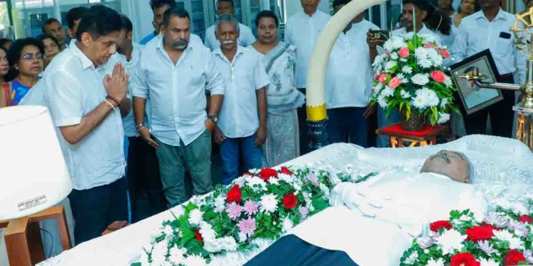 ජවිපෙ ජනාධිපති අපේක්ෂක.. එජාප නගරාධිපති නන්දන ගුණතිලකට අවසන් ගෞරව දක්වන්න ගිය සජිත් කවුරුත් නොදැන සිටි ලොකු කතාවක් හෙළිකරයි! මීට කලින් නන්දන ගැන මට දැනගන්න ලැබුණා නම්…! VIDEO & PHOTOS I Sri Lanka Latest News