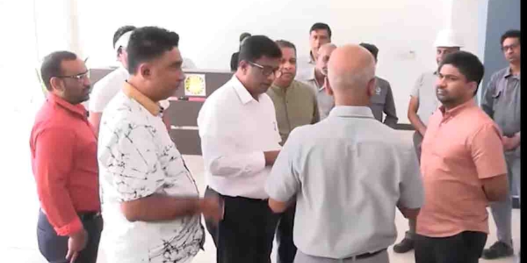 ගල්අඟුරු කේස් එක තවත් පත්තු වෙයි! සජබ මන්ත්‍රීවරුයි පොහොට්ටුවේ චානක මන්ත්‍රීයි නොරොච්චෝලේ බලාගාරයට ඇතුළු වෙයි! ගත්තුවා ළඟදිම බාල්දියක් පෙරළයි! VIDEO I Sri Lanka Latest News