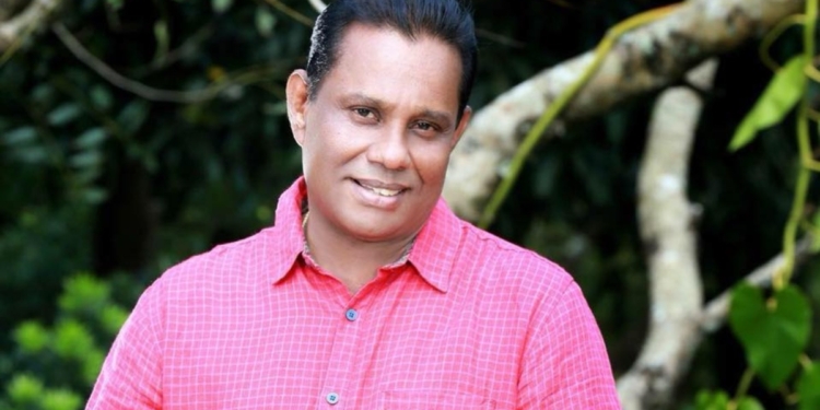 ආපු ගමන ලෙහෙසි එකක් නෙවෙයි…! ගෙදර රේඩියෝ එකක්වත් තිබුණේ නැහැ…! සමහර නාලිකා මගේ ගීත ප්‍රචාරය කළේ නැති කාලවල් තිබුණා…! චන්ද්‍රසේන හෙට්ටිආරච්චි I Sri Lanka Latest News