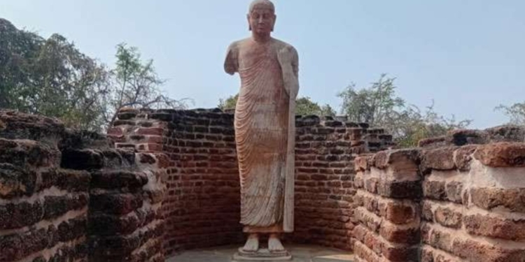 ඉන්දියාවේ වැවකින් සිංහල විහාරයක් මතුවෙයි! Sri Lanka Latest News