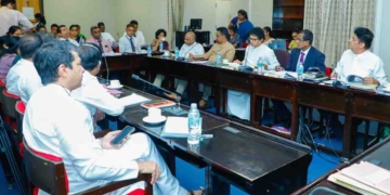 හරිනි ගේන්න යන අලුත් විශ්වවිද්‍යාල පනතේ අවුල් ගොඩක් අරන් විශ්වවිද්‍යාල කථිකාචාර්යවරු පාර්ලිමේන්තුවට එයි! විපක්ෂනායක සජිත් කථිකාචාර්යවරුන්ගේ සිතීමේ නිදහස වෙනුවෙන් විශ්වවිද්‍යාලවල ස්වාධීනත්වය වෙනුවෙන් කෙළින්ම පෙනී සිටියි! VIDEO & PHOTOS I Sri Lanka Latest News