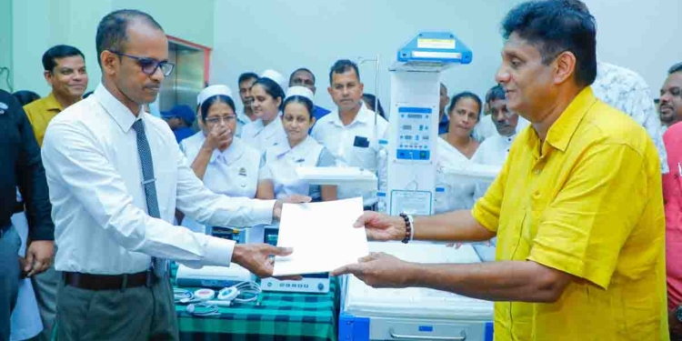 සජබය විරුද්ධ අධ්යාපන ප්රතිසංස්කරණවලටද? අධ්යාපනය අසභ්යකරණයටද? කිතුල්ගල මූලික රෝහලට ලක්ෂ 33ක් වටිනා සෞඛ්ය උපකරණ පිරිනමමින් සජිත් දීපු උත්තරේ! VIDEO & PHOTOS I Sri Lanka Latest News