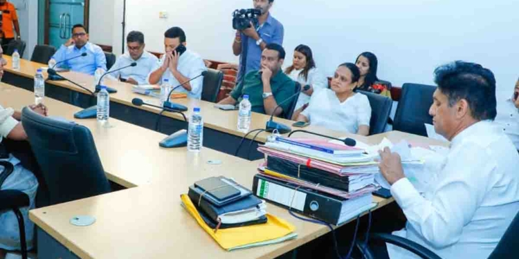 අසභ්ය වෙබ් අඩවිය මොඩියුලයට දැම්මෙ අපිද? අධ්යාපන ප්රතිසංස්කරණ නැවැත්තුවේ අපිද ජනාධිපතිවරයාද? කෝ උත්තර? අධ්යාපන විශේෂඥයන් විපක්ෂනායක කාර්යාලයේ! VIDEO & PHOTOS I Sri Lanka Latest News