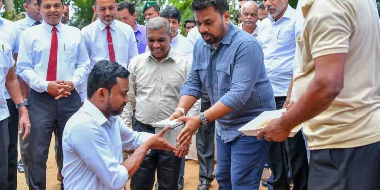 බොරු ප්රචාරවලට යටවෙන්නේ නෑ! අධ්යාපන ප්රතිසංස්කරණ ක්රියාවලිය ඉදිරියට අරගෙන යනවා! දෙමාපියන්ට බරක් නොවන දරුවන්ට දුකක් නොවන අධ්යාපන ක්රමයක් සකස් කරනවා! ගංවතුරෙන් හානි වූ නිවාස යළි ඉදිකිරීමට වන්දි ලබා දෙමින් අනුර කියයි! PHOTOS & VIDEO I Sri Lanka Latest News