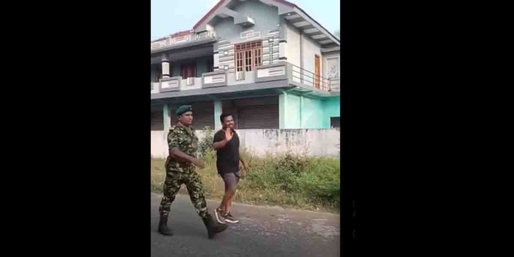 යාපනේ ගිය අනුර උදේ පාන්දරම ෂෝටක් දාගෙන මහපාරේ ජොගින් කරයි! දමිළ ජනතාව ‘ගුඩ් මෝනින්’ කියයි! අතවනමින් අනුරත් ‘නාන් පොයිට්ටු වාරෙන්’ කියයි! VIDEO I Sri Lanka Latest News