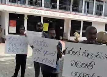කුණු ප්රශ්නයකින් බෝපේ පෝද්දල සභාව රත්වෙයි! විපක්ෂයෙන් මාලිමාවට ලොකු විරෝධයක්! ගම්මුත් බෝඩ් උස්සගෙන සභාව ඉස්සරහට එයි! VIDEO I Sri Lanka Latest News