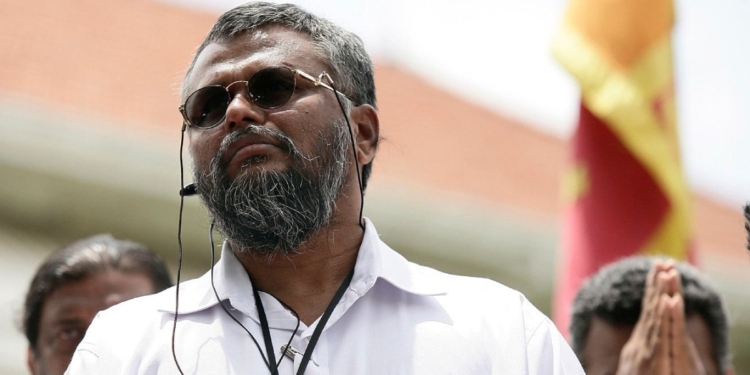 ගලේ ගැහුවත් මරන්න බැරි කවුද මේ ඩග්ලස්! Sri Lanka Latest News