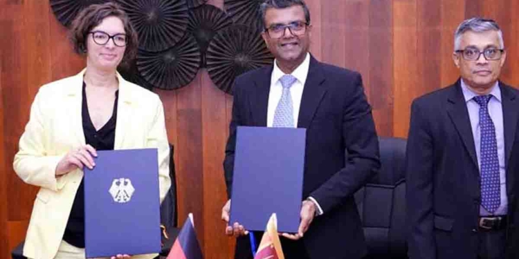 ආණ්ඩුව ජර්මනිය එක්කත් විදේශ ණය ප්රතිව්යුහගත කිරීමේ ගිවිසුමක් ගහයි! VIDEO I Sri Lanka Latest News