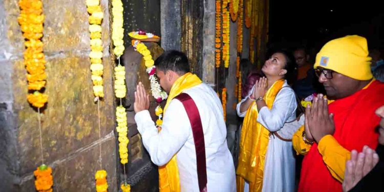 නාමල් ලිමිණිත් එක්ක ගිහින් බුද්ධගයාව වැඳපුදාගෙන! VIDEO & PHOTOS I Sri Lanka Latest News