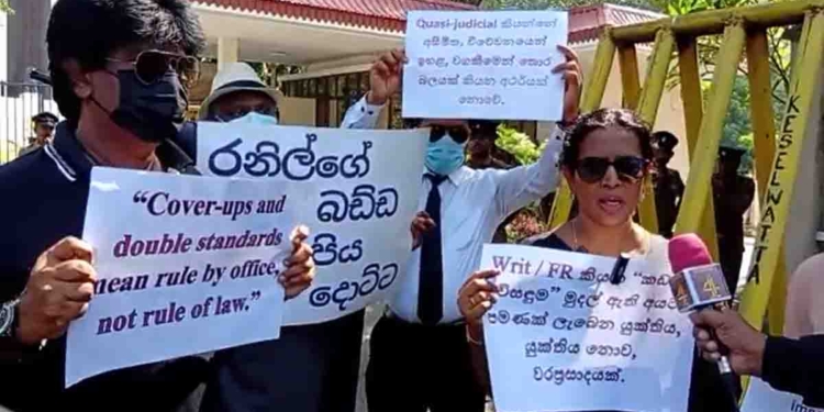 ගෝඨා එළවන්නත් මුලින්ම බැස්සේ දෙතුන් දෙනයි! මේ නීතිපතිට එරෙහිව අද බැස්සේ කිහිපදෙනෙක් පමණයි! ඉස්සරහට බලාගන්න! VIDEO I Sri Lanka Latest News