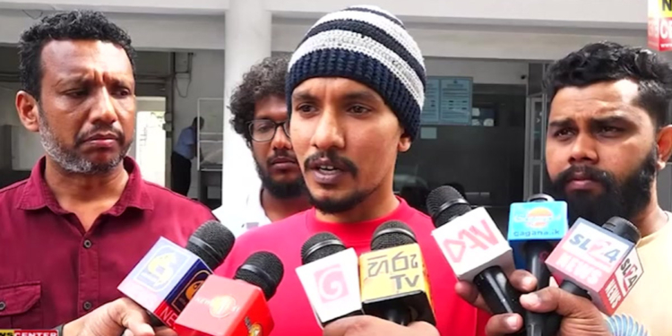 පොලිසිය ඇන්ද චිත්‍රයක් නිසා පොලිසියෙන්ම ගුටි කාපු තරුණයා මානව හිමිකම් යයි! VIDEO I Sri Lanka Latest News