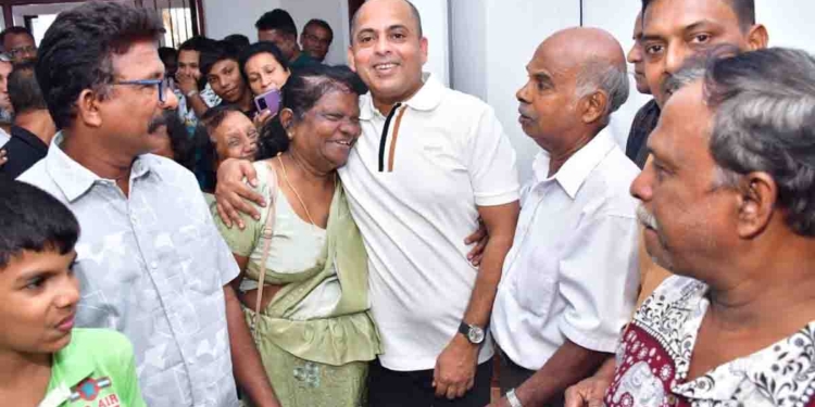 සජබ-UNP එකතුවීම ගම්මට්ටමින් ආරම්භ වෙයි! මරික්කාර්ගේ අවුරුදු උත්සවයට කොලොන්නාවේ UNP ප්රබලයනුත් එකතු වෙයි! PHOTOS I Sri Lanka Latest News