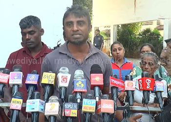 මෝසම් වර්ෂාව එනවා! නාය ගිය තැන්වල තාම පාරවල් සුද්ද කරලත් නෑ! ඉන්න තැනක් දීලත් නෑ! වන්දිත් නෑ! දැන් අවතැන් කඳවුරුවලිනුත් යන්නලු! නායගිය ගමේම අපිව පදිංචි කරවන්න යනවා! ඇයි අපිට මෙහෙම කරන්නේ? VIDEO I Sri Lanka Latest News