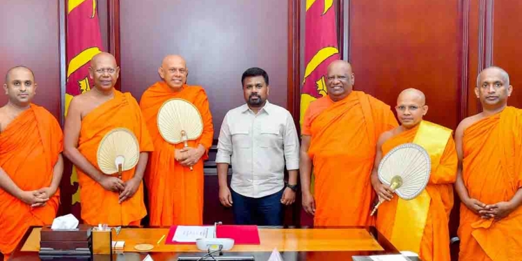 දහස් ගණනක් භික්ෂූන් වහන්සේලා නොවැම්බරයේ කොළඹට එනවා! අනුර ඒකාබද්ධ කමිටුවක් පත්කරයි! PHOTOS I Sri Lanka Latest News