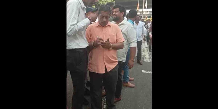 නාමල් CID එන්න කලින් පොහොට්ටුවේ විශාල පිරිසක් CIDයට ඇවිත්! VIDEO I Sri Lanka Latest News