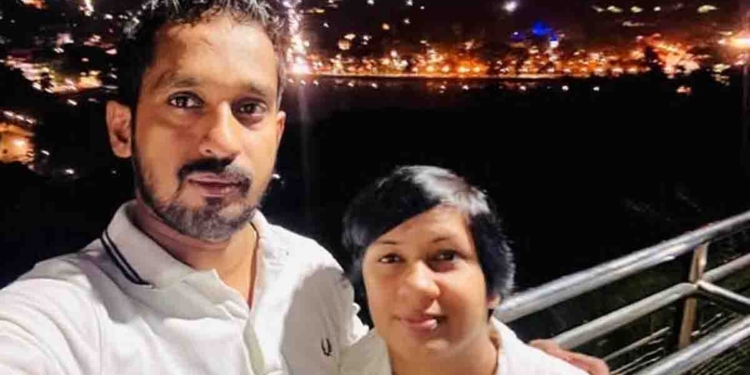 අකුරේගොඩදී නීතීඥයයි බිරියයි වෙඩි තියලා මරා දැම්මේ රූබට් සුරේෂ්! අපරාධය මෙහෙයෙව්වේ පිටරට ඉන්න පාතාල නායකයෙක් වෙච්ච ‘ටුටූ’! ඔක්කොම හොයාගෙන! තවම අල්ලලා නෑ! I Sri Lanka Latest News